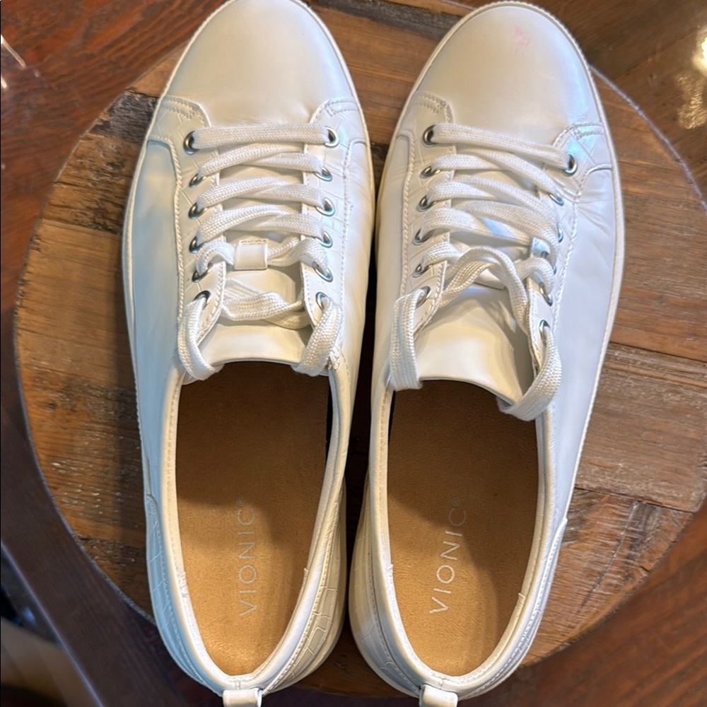 Vionic Cream Oxfords - Picture 3 of 10